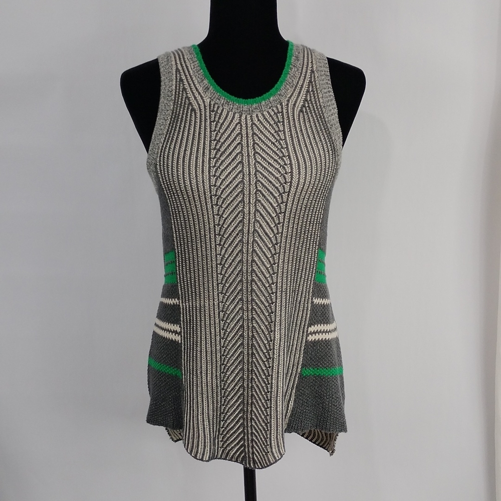 Cabi 885 Trident Sleeveless Sweater